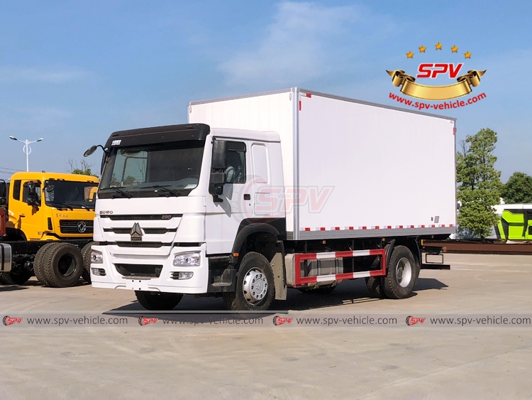 10 Tons Isothermal Van Truck Sinotruk - LF